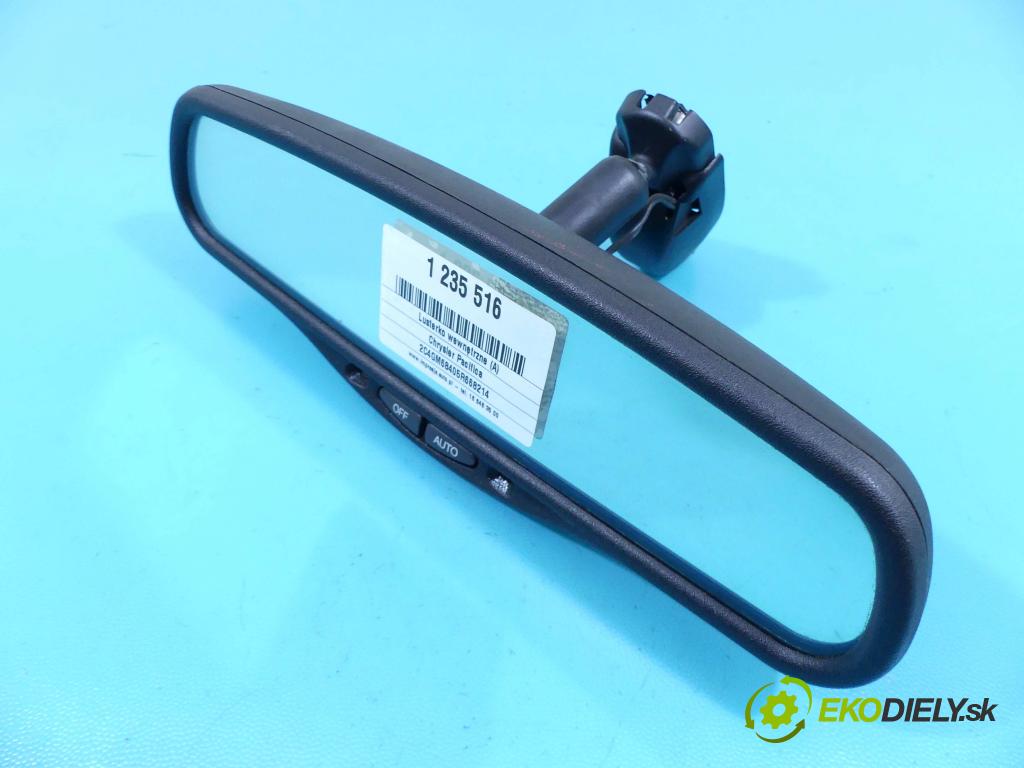 Chrysler Pacifica 3.5 V6 253KM automatic 186 kW 3518 cm3 5- zpětné zrcátko vnitřní  (Světla vnitřní)