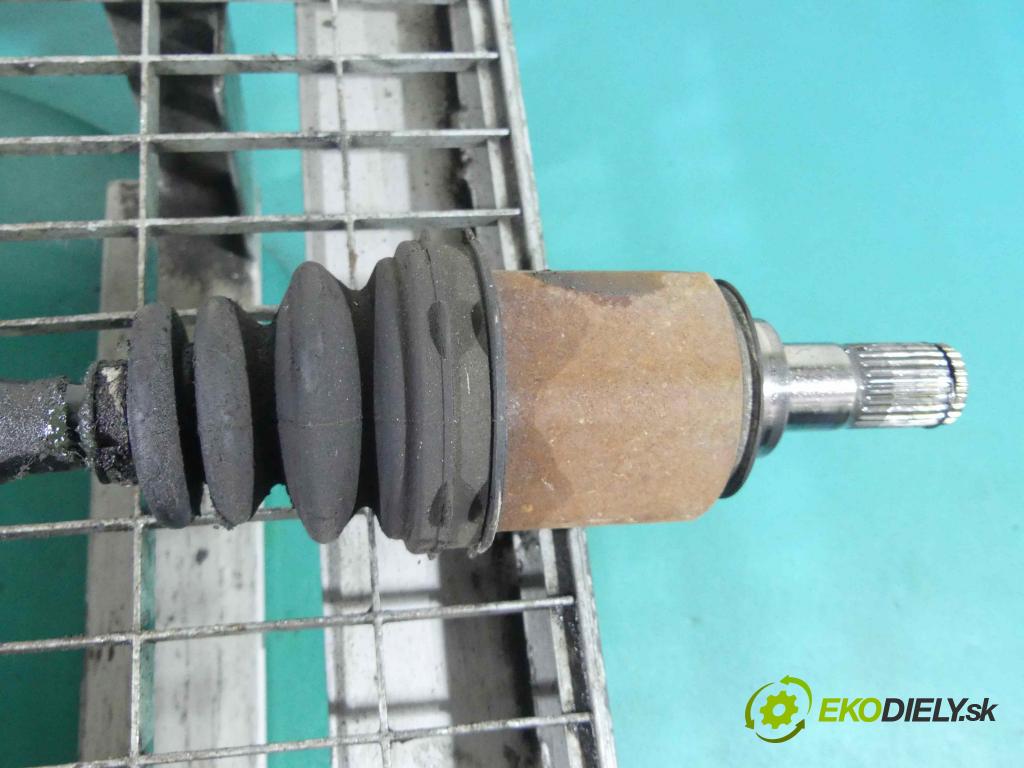 Kia Ceed I 2006-2012 1.4 16v 109 HP manual 80 kW 1396 cm3 5- poloos pravé 49500-1H010 (Poloosy)