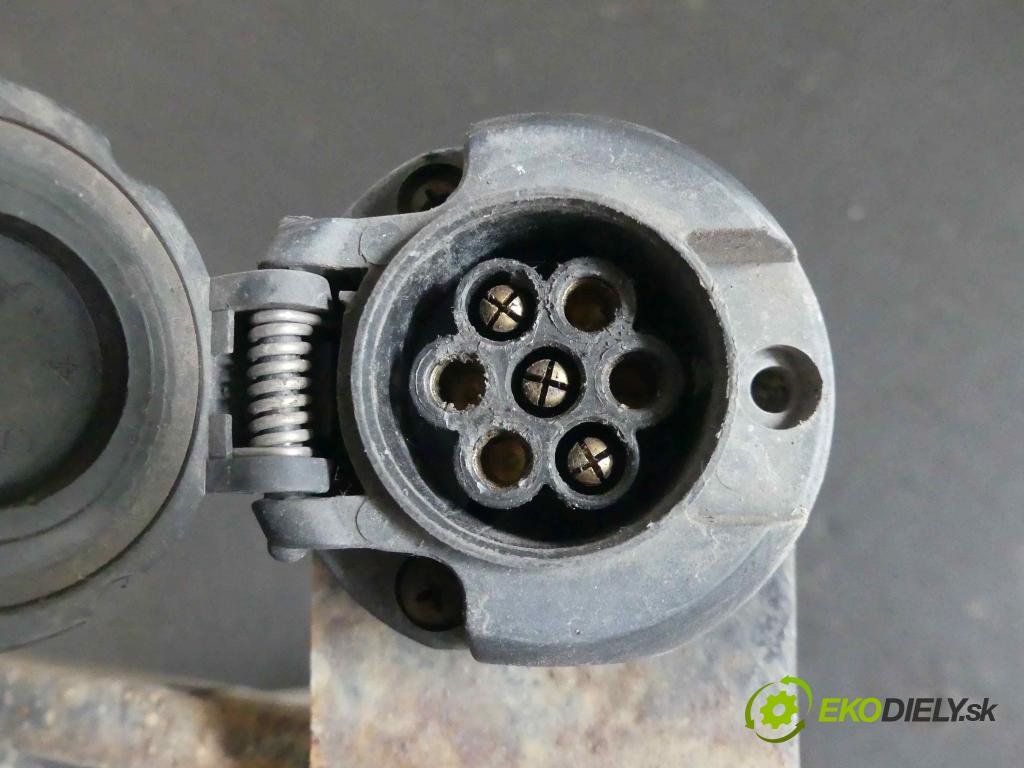 Ford Fiesta Mk7 2008-2017 1.4 tdci 68 HP manual 50 kW 1399 cm3 5- Hák: vlečení:  (Ťažné zariadenia)