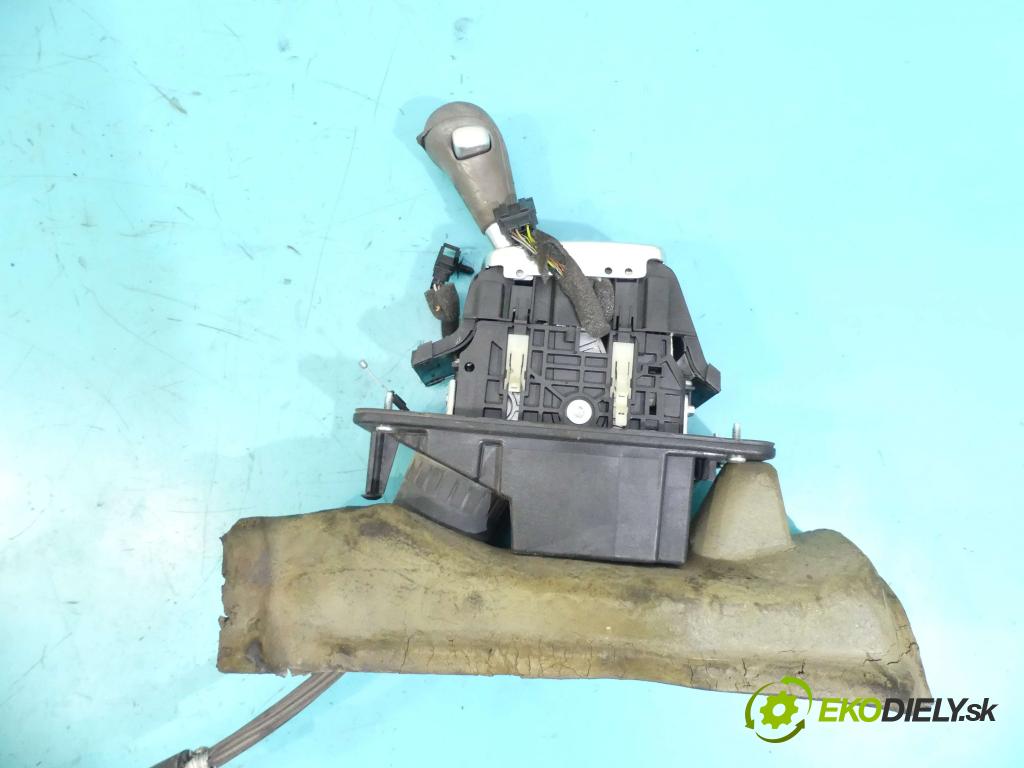 Audi A8 D3 2002-2009 4.2 B V8 334HP automatic 246 kW 4200 cm3 4- Páka: Změny: stupeň,rýchlosť 4E0864439C (Rýchlostné páky / kulisy)