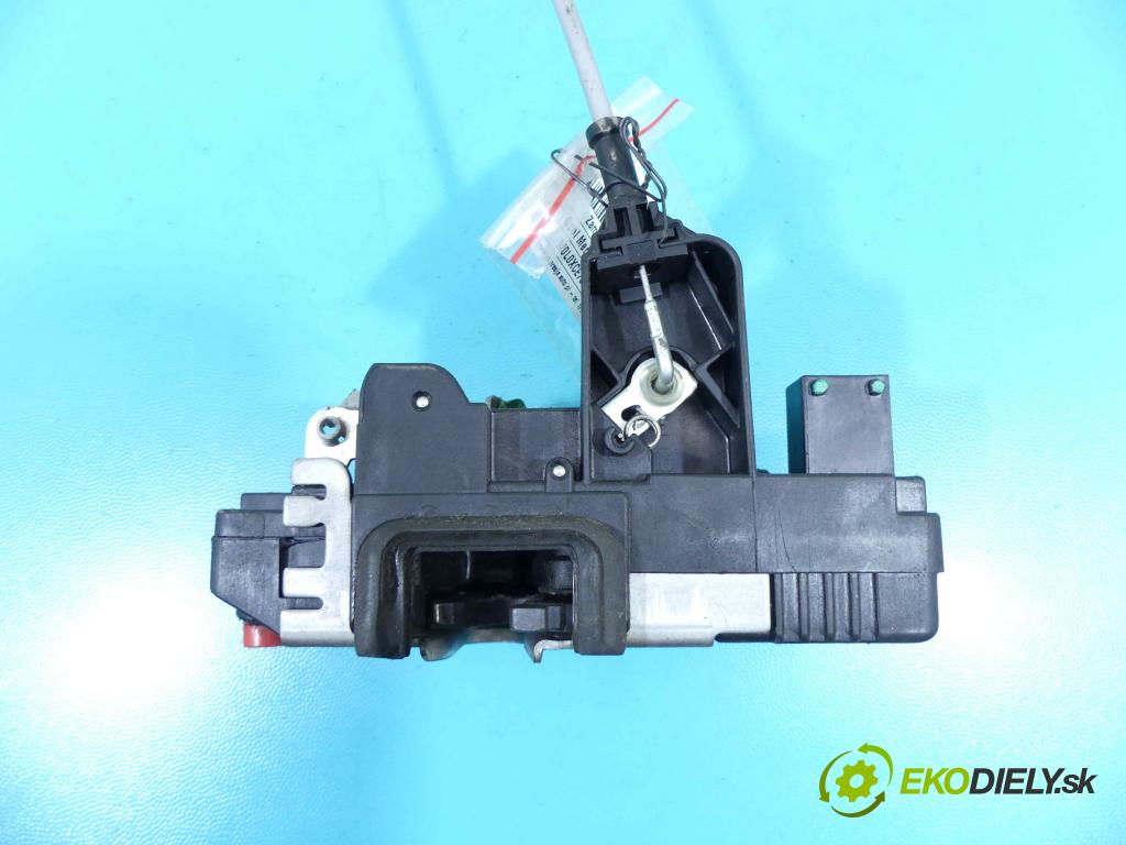Opel Meriva A 2002-2010 1.7 cdti 101 hp manual 74 kW 1686 cm3 5- zámek zadní pravý 24414139