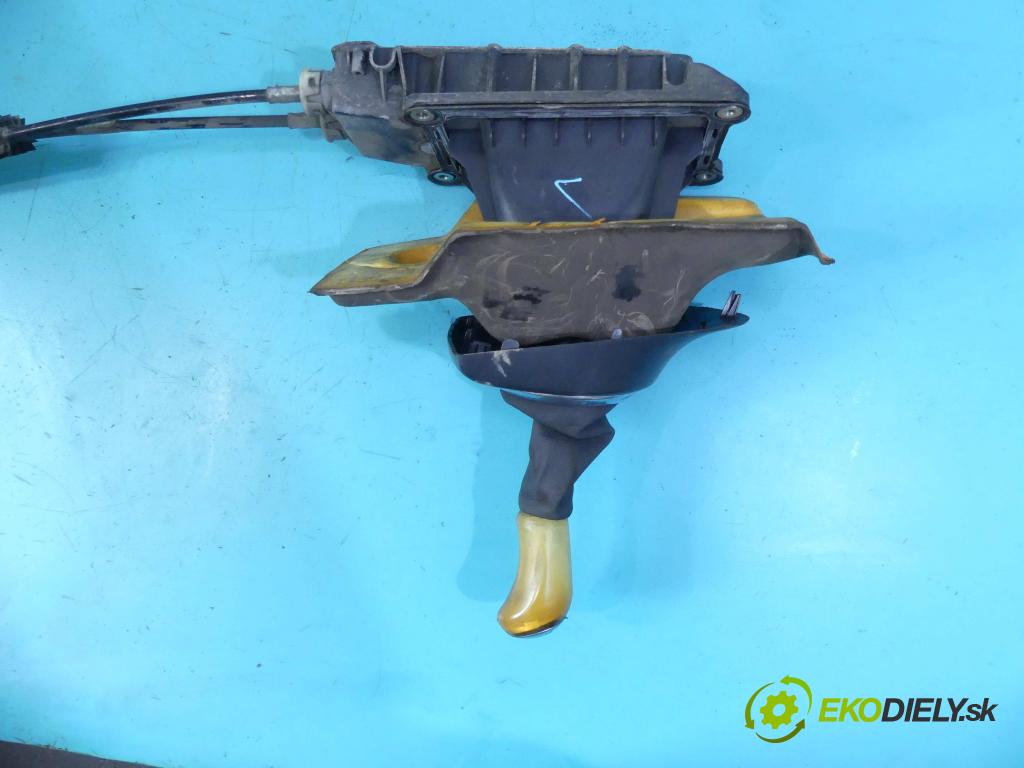 Renault Modus 1.5 dci 86 HP manual 63 kW 1461 cm3 5- Páka: Změny: stupeň,rýchlosť 8200556911 (Rýchlostné páky / kulisy)