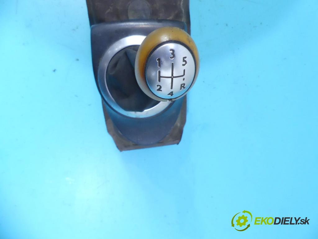 Renault Modus 1.5 dci 86 HP manual 63 kW 1461 cm3 5- Páka: Změny: stupeň,rýchlosť 8200556911 (Rýchlostné páky / kulisy)