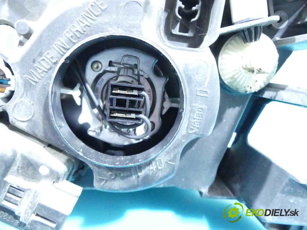 Nissan Almera N16 2000-2006 1.5 16v 90 HP manual 66 kW 1498 cm3 5- Reflektor: pravý 89003330 (Pravé)