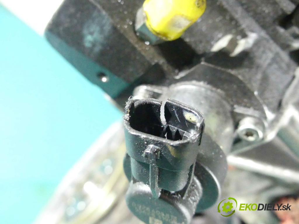 Renault Trafic III 2014 - 1.6 dci 120 HP manual 88 kW 1598 cm3 5- čerpadlo vstrekovacia 0445010406 (Vstrekovacie čerpadlá)