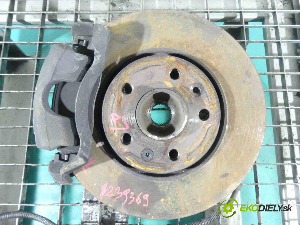 Renault Trafic III 2014 - 1.6 dci 120 HP manual 88 kW 1598 cm3 5- náboj ľavé  (Náboje)