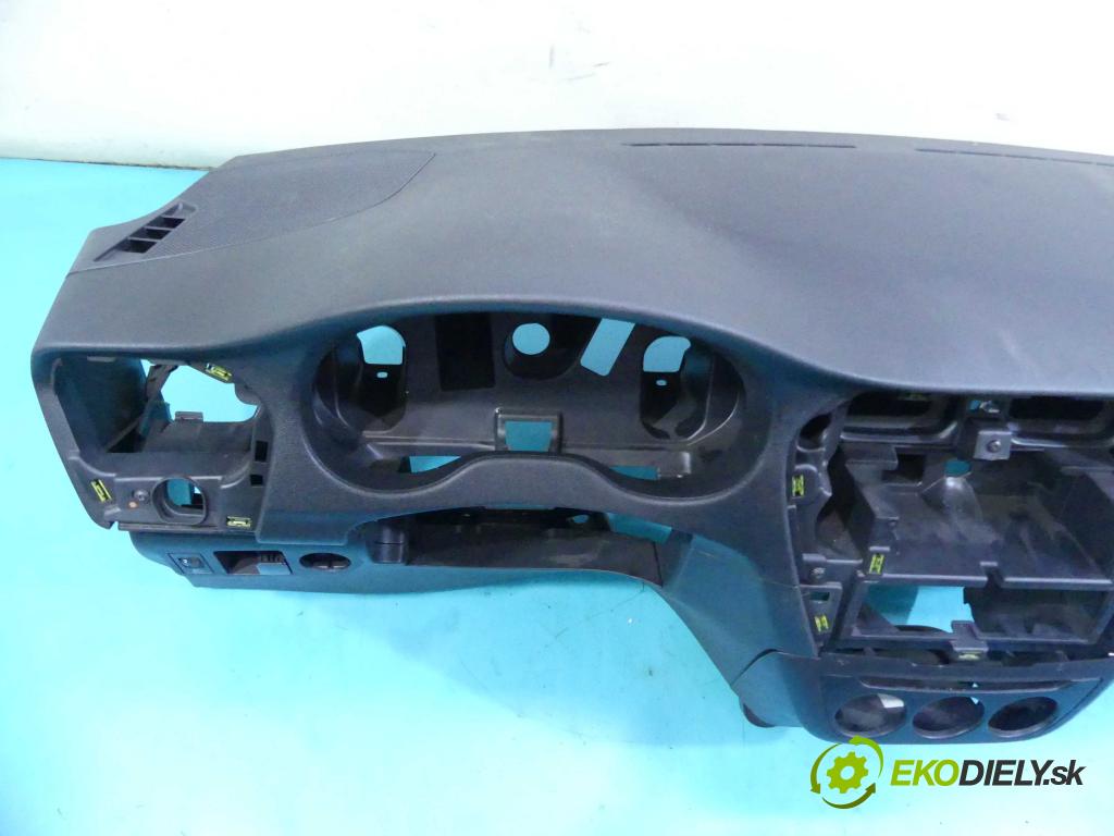 Peugeot 301 1.6 16V 116 HP manual 85 kW 1587 cm3 4- kokpit,pristrojová doska rozdeľovacia
