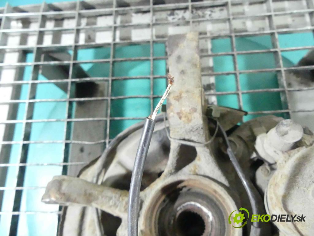 Toyota Avensis I T22 1997-2003 2.0 16v 128 HP manual 94 kW 1998 cm3 4- náboj ľavé  (Náboje)