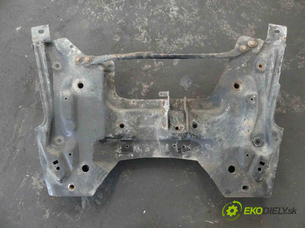 Peugeot 301 1.6 16V 116 hp manual 85 kW 1587 cm3 4- výztuha motoru