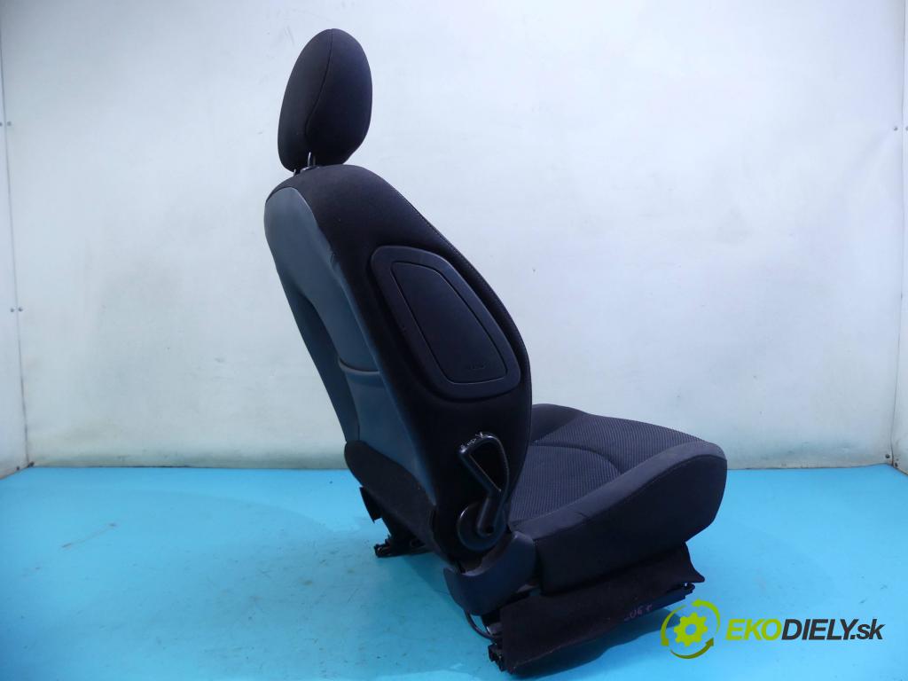Peugeot 206 1.1b 60 HP manual 44 kW 1124 cm3 3- Sedačka pravý  (Sedačky, sedadlá)