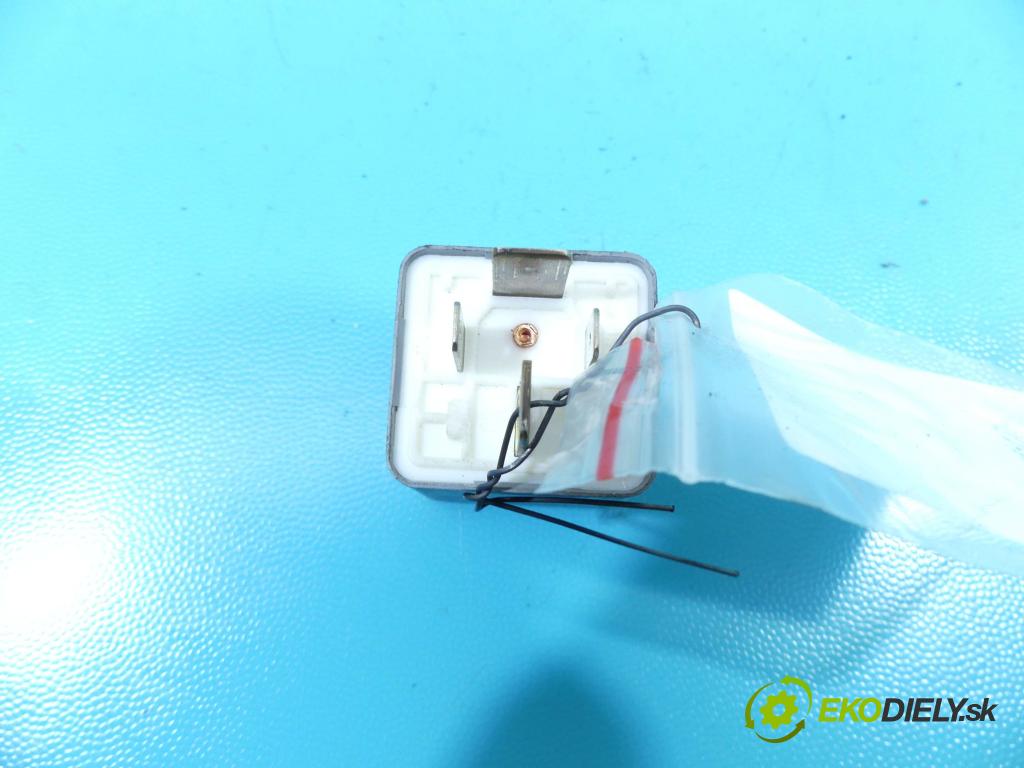 Vw Touareg I 2002-2010 5.0 TDI 313 HP automatic 230 kW 4921 cm3 5- Relé: 3D0906383 (Relé)