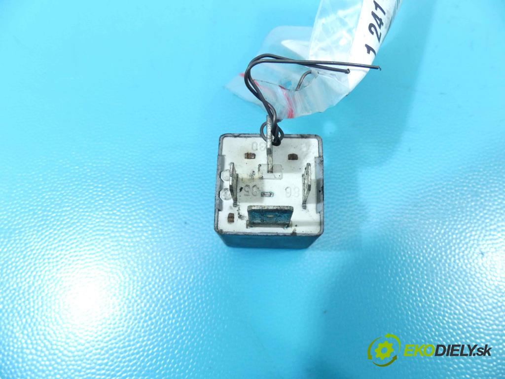 Mercedes Vito W638 1996-2003 2,2.0 cdi 82 HP manual 60 kW 2148 cm3 5- Relé: 22204013 (Relé)