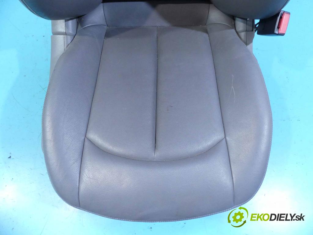 Mercedes CLK II C209 2002-2009 2,2.0 cdi 150 HP automatic 110 kW 2148 cm3 2- Sedačka pravý (Sedačky, sedadlá)