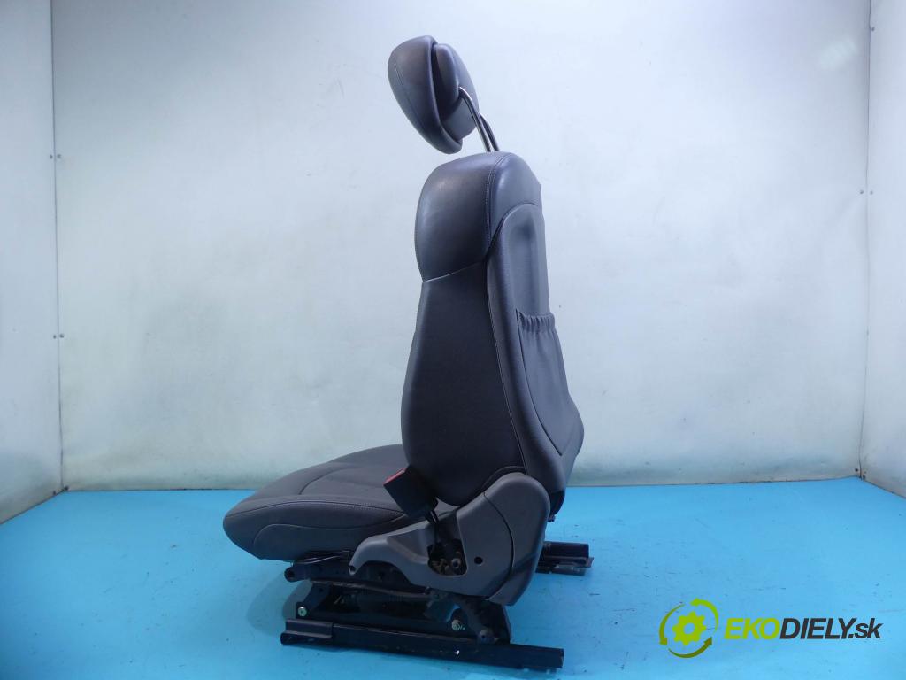 Mercedes CLK II C209 2002-2009 2,2.0 cdi 150 HP automatic 110 kW 2148 cm3 2- Sedačka pravý (Sedačky, sedadlá)