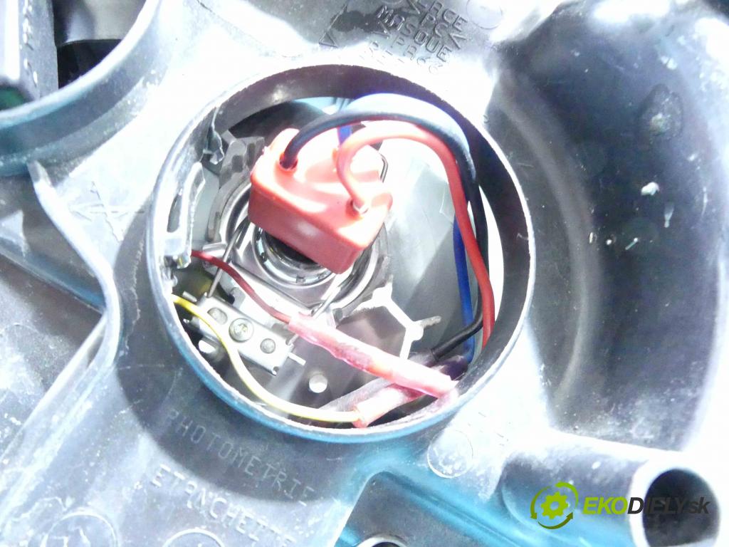 Peugeot Expert II 2006-2016 2.0 hdi 120 HP manual 88 kW 1997 cm3 5- Reflektor: pravý 89902604 (Pravé)