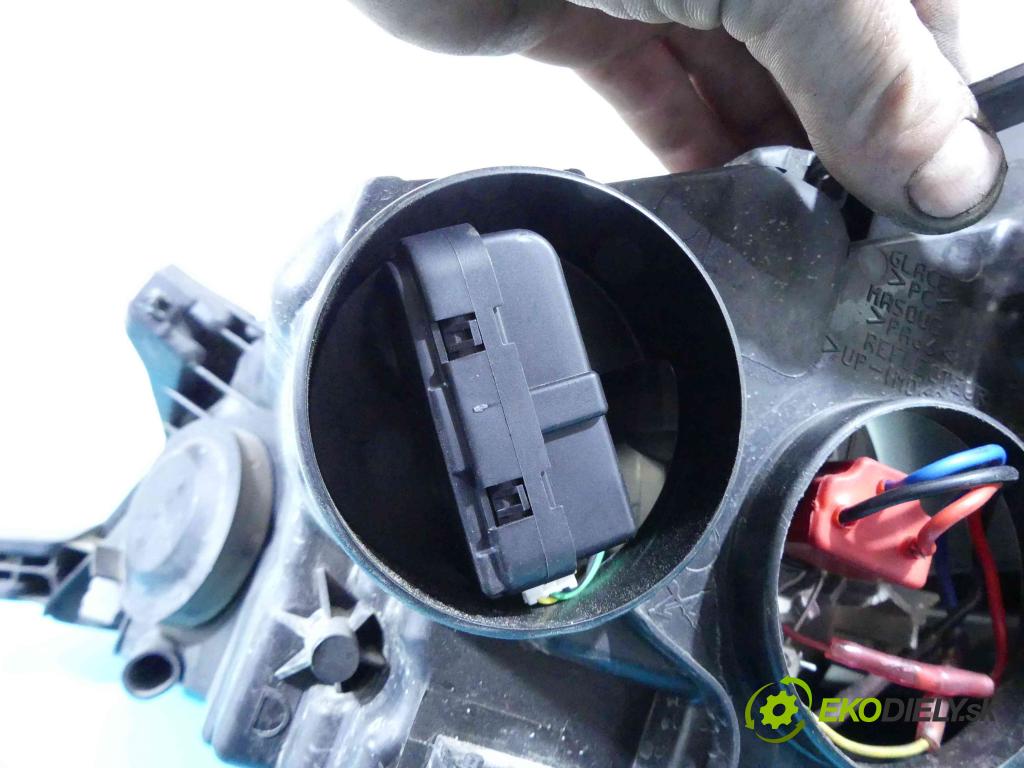 Peugeot Expert II 2006-2016 2.0 hdi 120 HP manual 88 kW 1997 cm3 5- Reflektor: pravý 89902604 (Pravé)