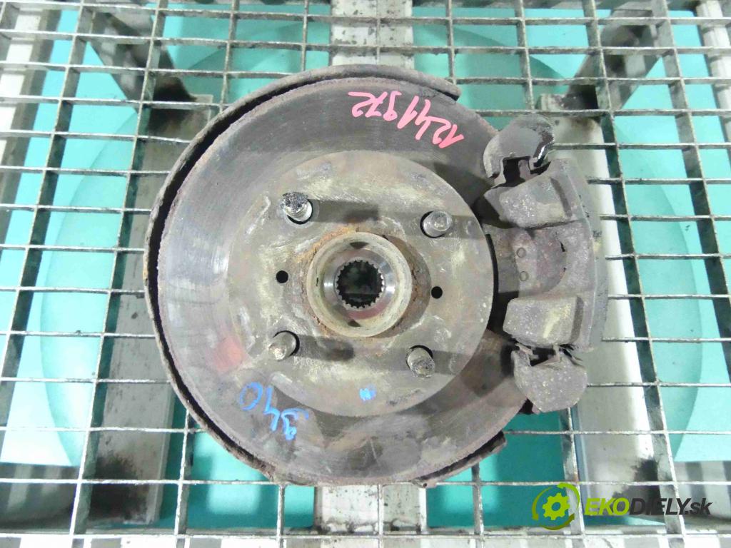 Toyota Yaris I 1999-2005 1.0 VVTI 68 HP manual 50 kW 998 cm3 5- náboj pravé  (Náboje)