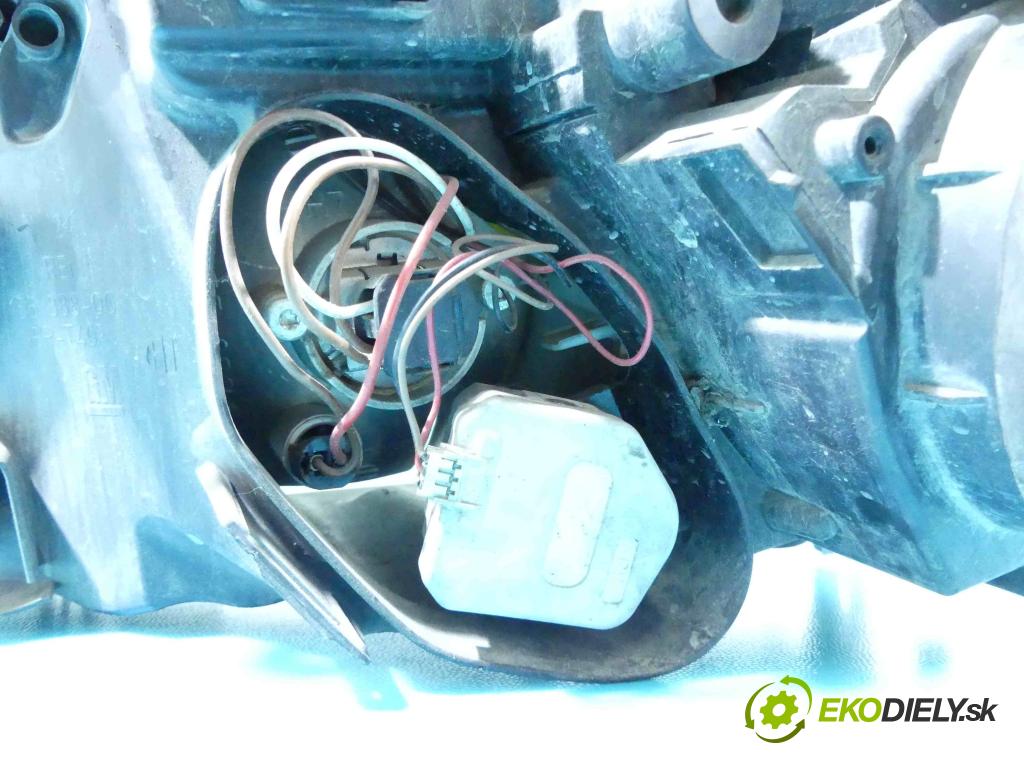 Opel Vectra C 2002-2008 2.0 dti 101 HP manual 74 kW 1995 cm3 4- Reflektor: pravý  (Pravé)