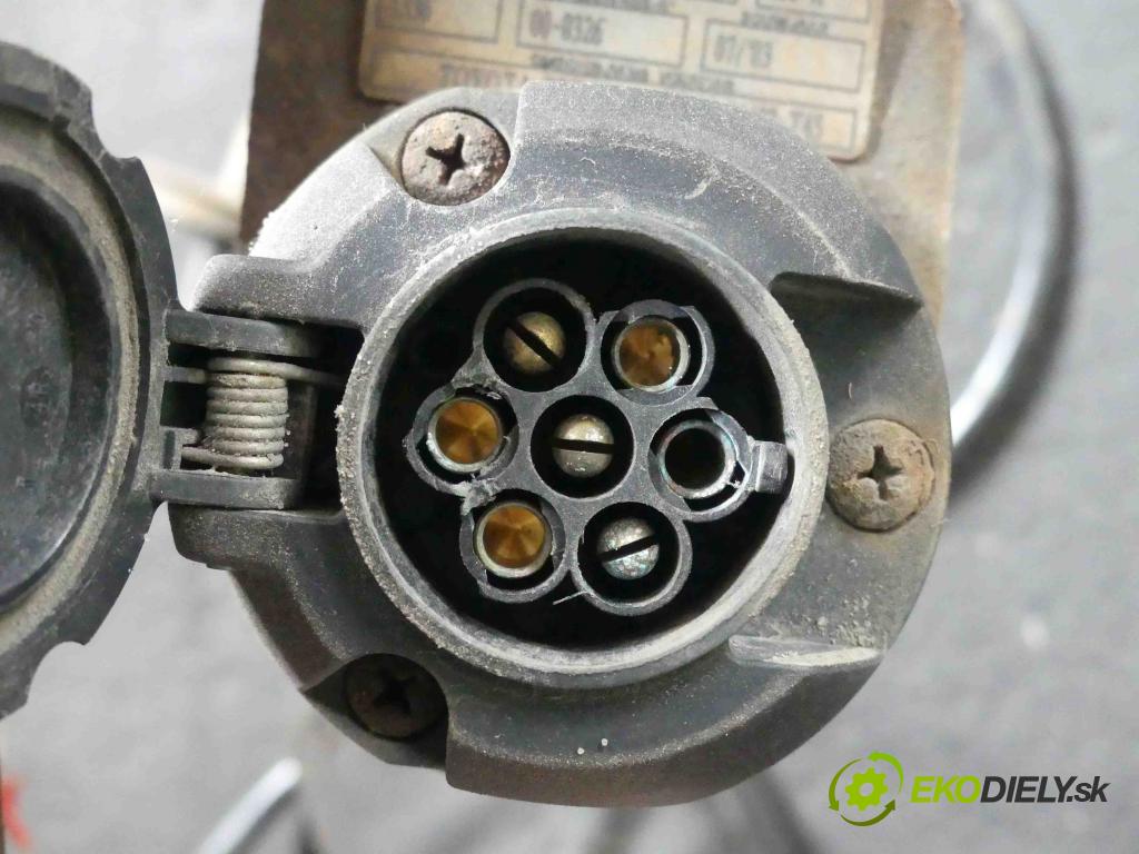 Toyota Corolla Verso I 2001-2004 2.0 D4D 90 hp manual 66 kW 1995 cm3 5- oko tažné