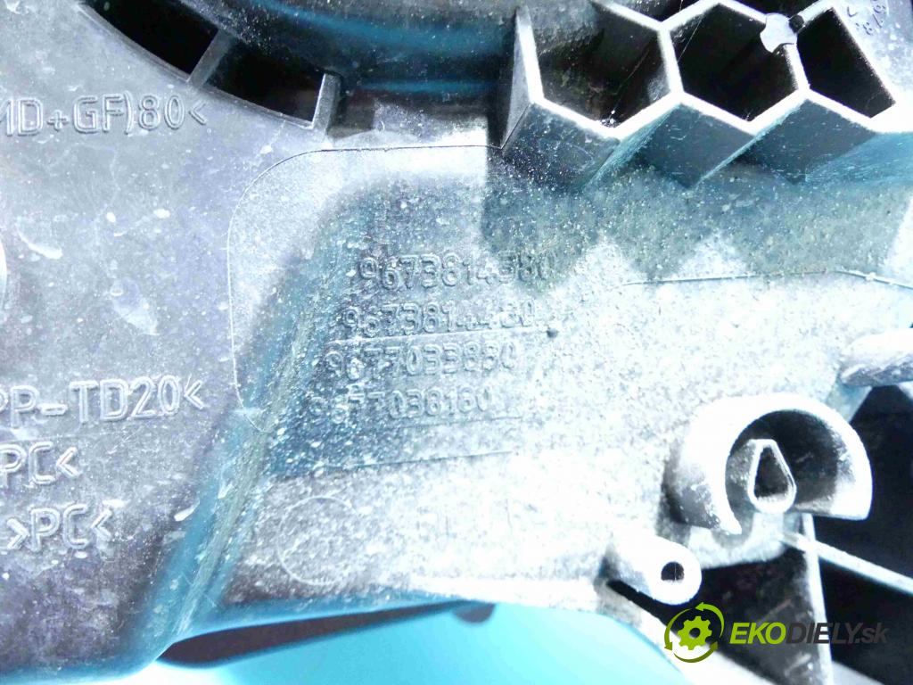 Citroen C3 II 2009-2016 1.2 Tech: 82 HP manual 60 kW 1199 cm3 5- Reflektor: pravý 9677033880 (Pravé)