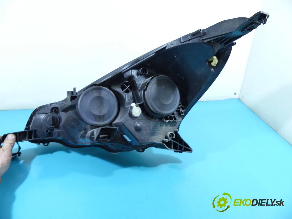 Citroen C3 II 2009-2016 1.2 Tech: 82 HP manual 60 kW 1199 cm3 5- Reflektor: pravý 9677033880 (Pravé)