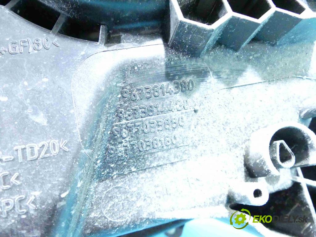 Citroen C3 II 2009-2016 1.2 Tech: 82 HP manual 60 kW 1199 cm3 5- Reflektor: pravý 9677033880 (Pravé)