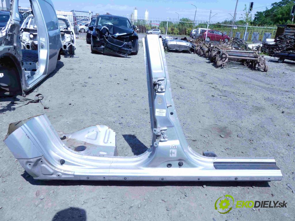 Dacia Duster I 2010-2018 1.6 16v 105 hp manual 77 kW 1598 cm3 5- práh pravý  (Ostatní)