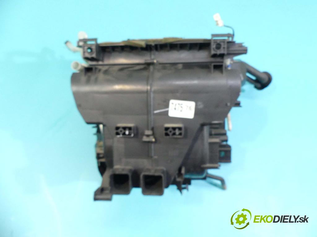 Toyota Avensis II T25 2003-2008 2.0 D4D 116 HP manual 85 kW 1995 cm3 5- radiator  (Radiátory kúrenia)