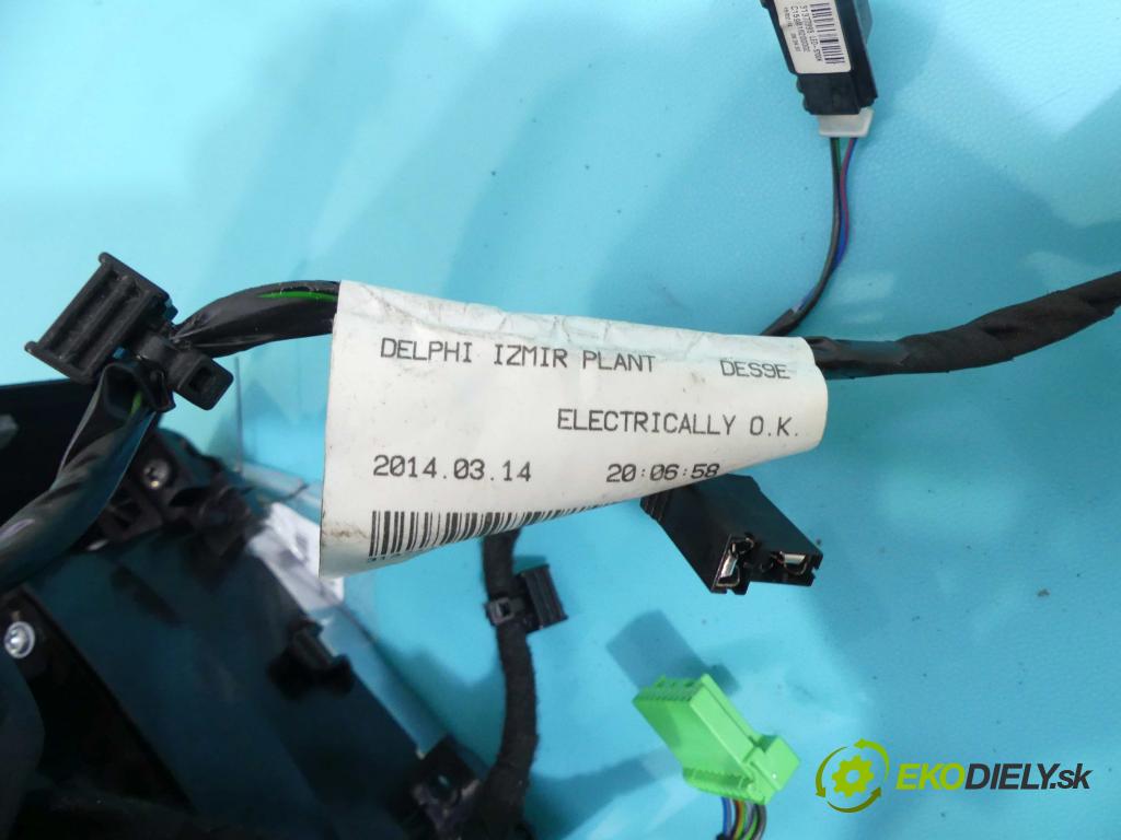 Volvo V60 I 2010-2018 2.4 D5 181KM automatic 133 kW 2400 cm3 5- operadlo 30755732 (Lakťové opierky)