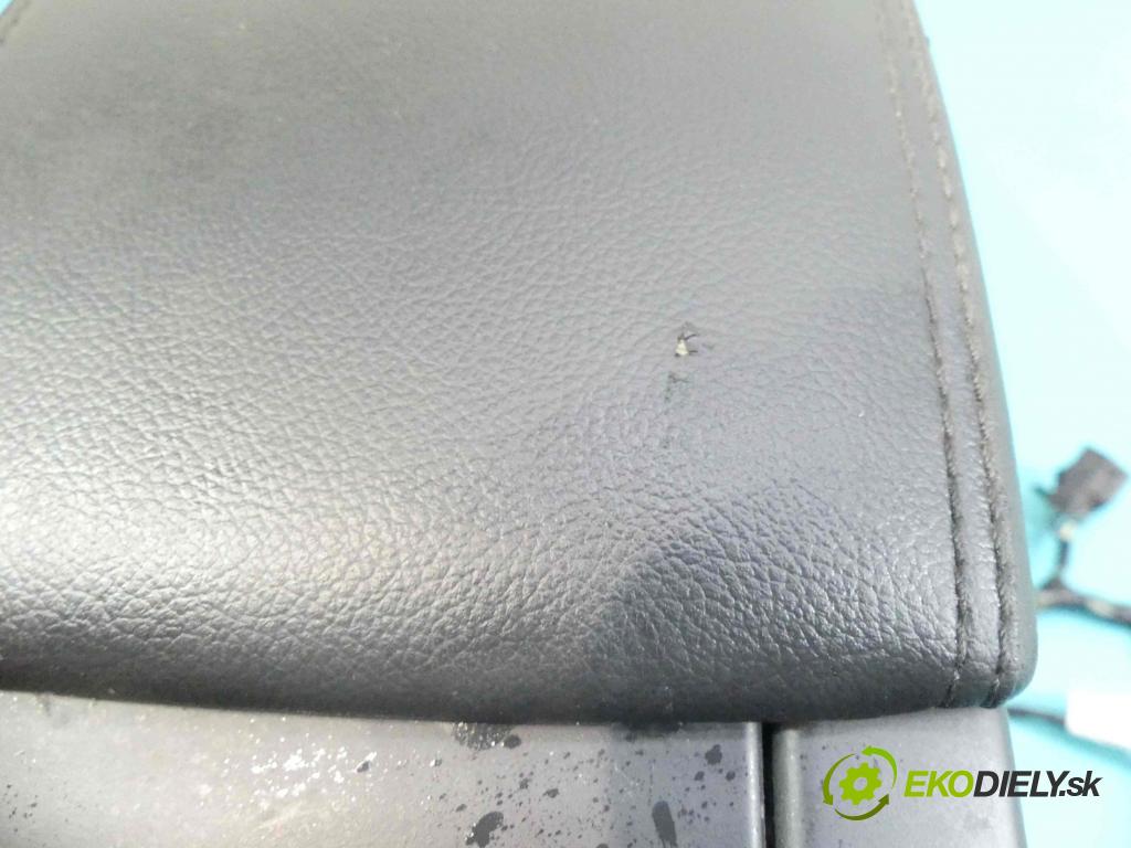 Volvo V60 I 2010-2018 2.4 D5 181KM automatic 133 kW 2400 cm3 5- operadlo 30755732 (Lakťové opierky)