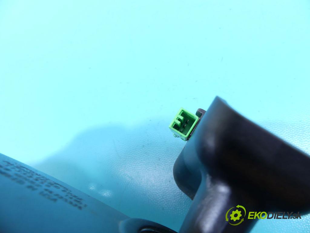 Volvo V60 I 2010-2018 2.4 D5 181KM automatic 133 kW 2400 cm3 5- zpětné zrcátko vnitřní 31352950 (Světla vnitřní)