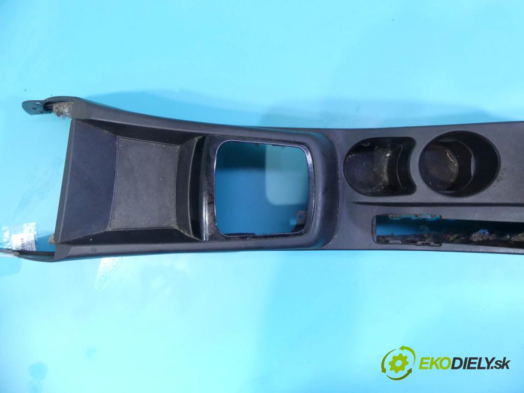 Kia Ceed I 2006-2012 2.0 crdi 140 HP manual 103 kW 1991 cm3 5- operadlo 1296687 (Lakťové opierky)