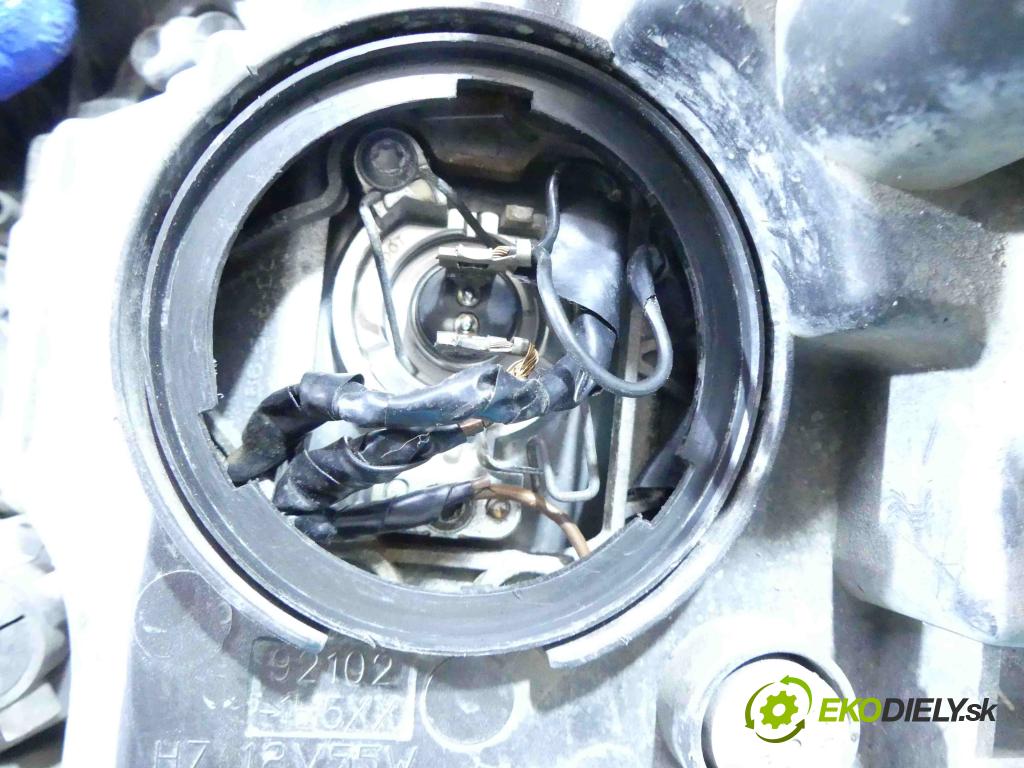 Kia Ceed I 2006-2012 2.0 crdi 140 HP manual 103 kW 1991 cm3 5- Reflektor: pravý 92102-1H0XX (Pravé)