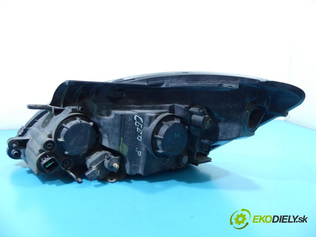 Kia Ceed I 2006-2012 2.0 crdi 140 HP manual 103 kW 1991 cm3 5- Reflektor: pravý 92102-1H0XX (Pravé)