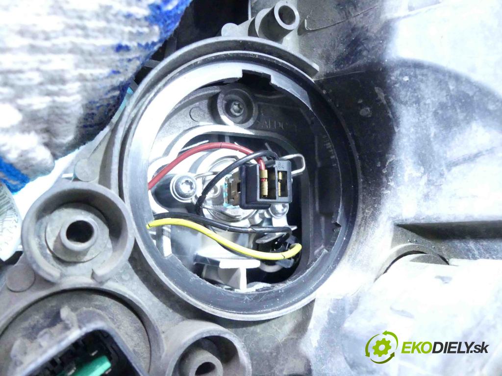 Kia Ceed I 2006-2012 2.0 crdi 140 HP manual 103 kW 1991 cm3 5- Reflektor: pravý 92102-1H0XX (Pravé)