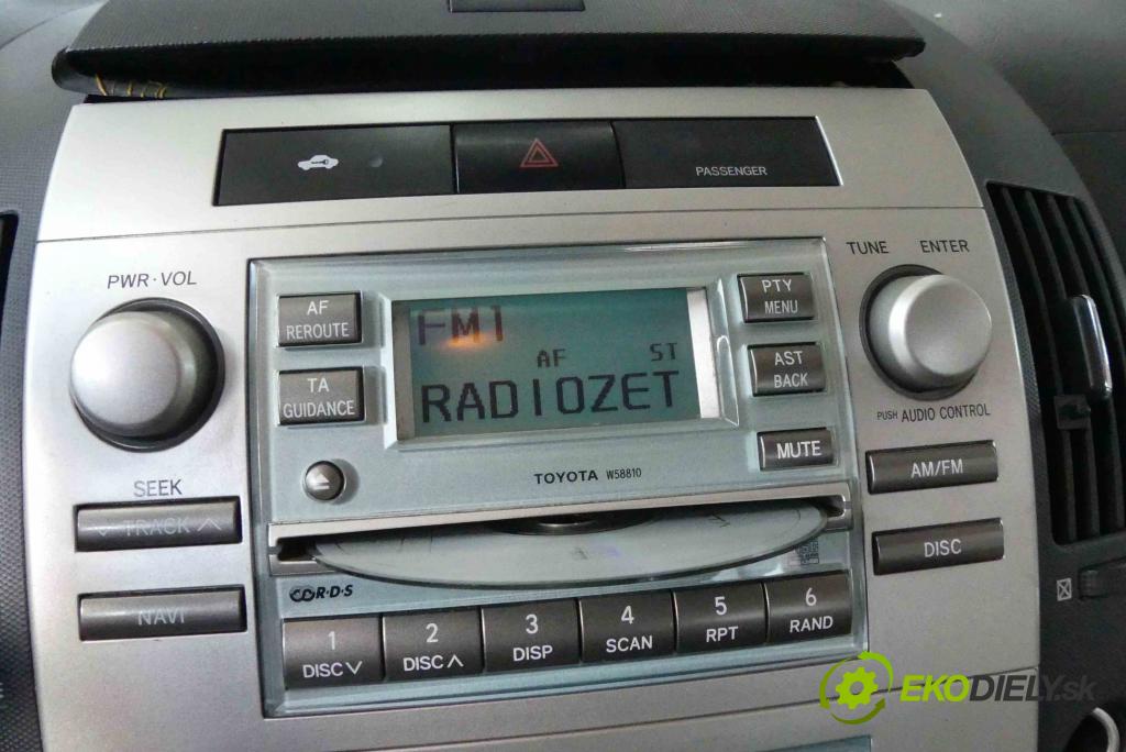 Toyota Corolla Verso II 2004-2009 2.0 D4D 116 HP manual 85 kW 1995 cm3 5- Radio továreň: 86120-0F010