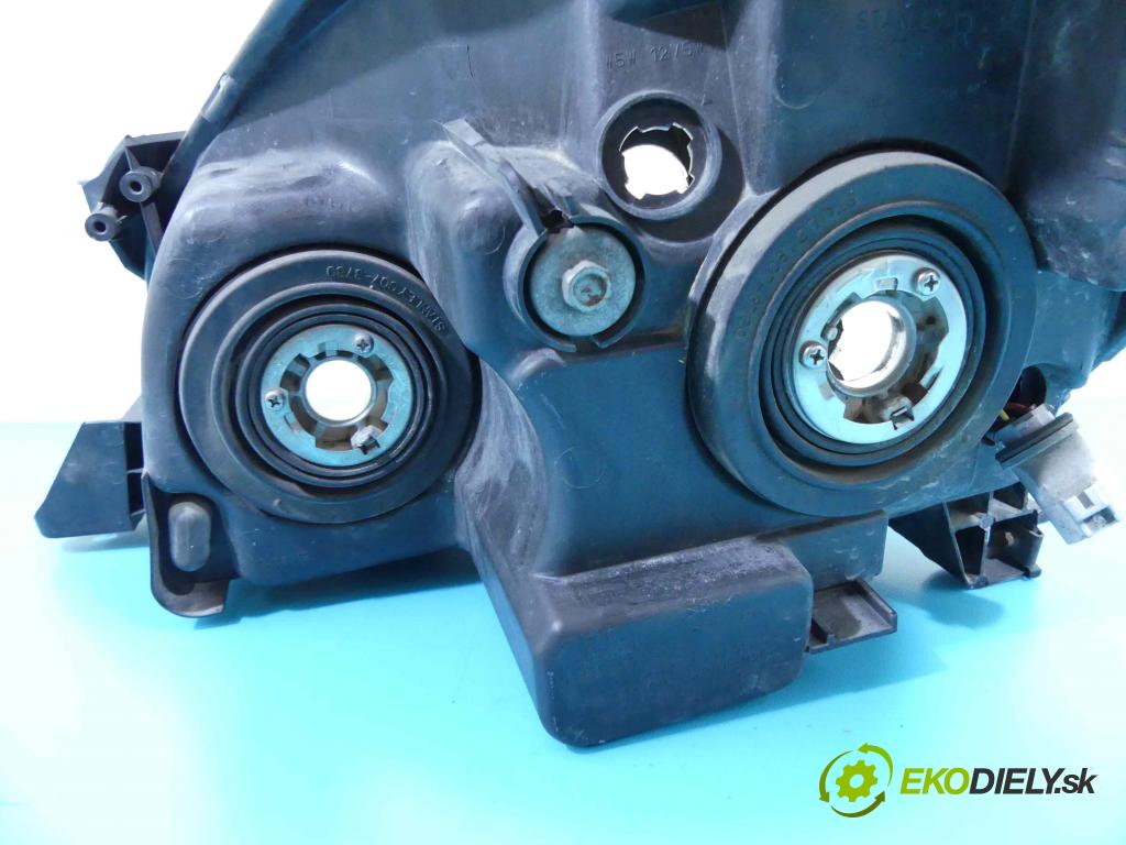 Toyota Corolla Verso II 2004-2009 2.0 D4D 116 HP manual 85 kW 1995 cm3 5- Reflektor: pravý  (Pravé)