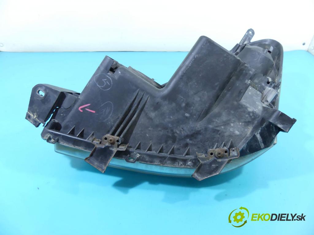 Toyota Corolla Verso II 2004-2009 2.0 D4D 116 HP manual 85 kW 1995 cm3 5- Reflektor: pravý  (Pravé)