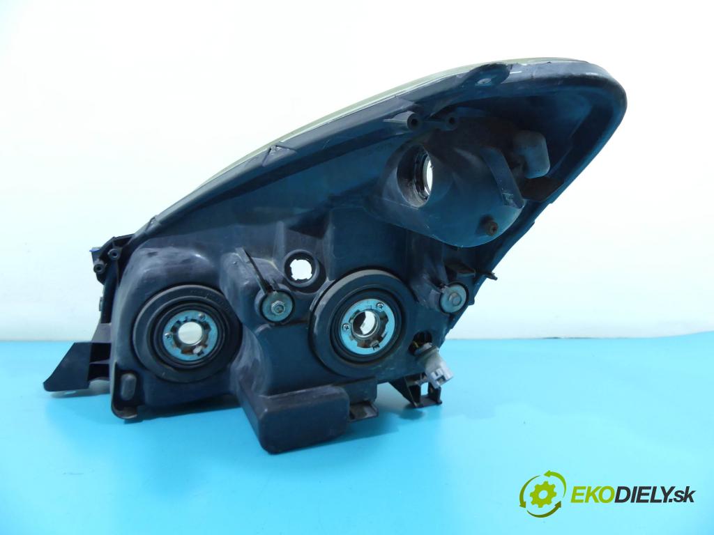 Toyota Corolla Verso II 2004-2009 2.0 D4D 116 HP manual 85 kW 1995 cm3 5- Reflektor: pravý  (Pravé)