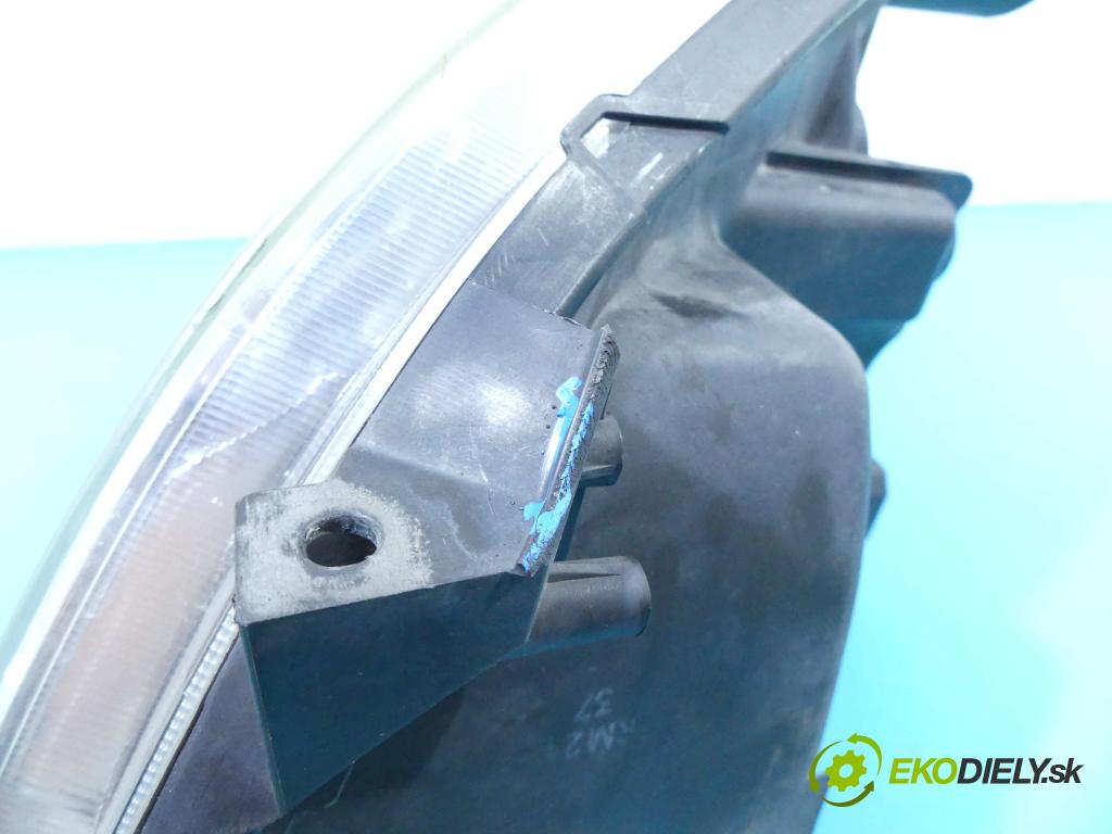 Toyota Corolla Verso II 2004-2009 2.0 D4D 116 HP manual 85 kW 1995 cm3 5- Reflektor: pravý  (Pravé)