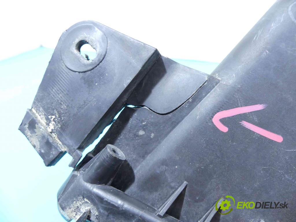 Toyota Corolla Verso II 2004-2009 2.0 D4D 116 HP manual 85 kW 1995 cm3 5- Reflektor: pravý  (Pravé)