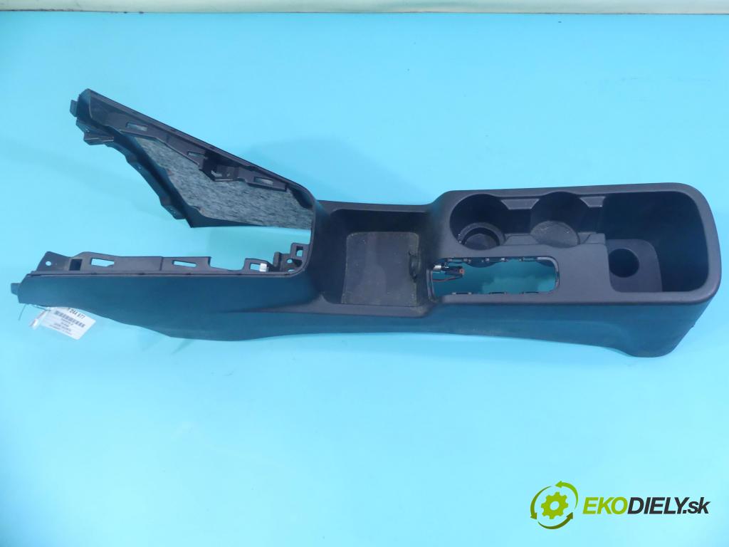 Kia Venga 1.4 16v 90 HP manual 66,2 kW 1396 cm3 5- operadlo 846101P000EQ (Lakťové opierky)