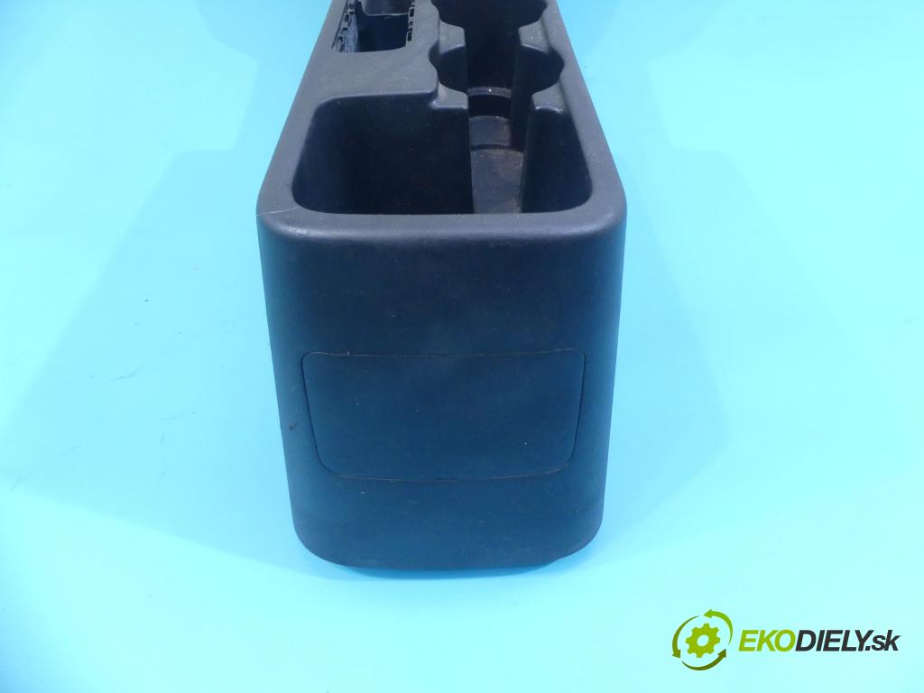 Kia Venga 1.4 16v 90 HP manual 66,2 kW 1396 cm3 5- operadlo 846101P000EQ (Lakťové opierky)