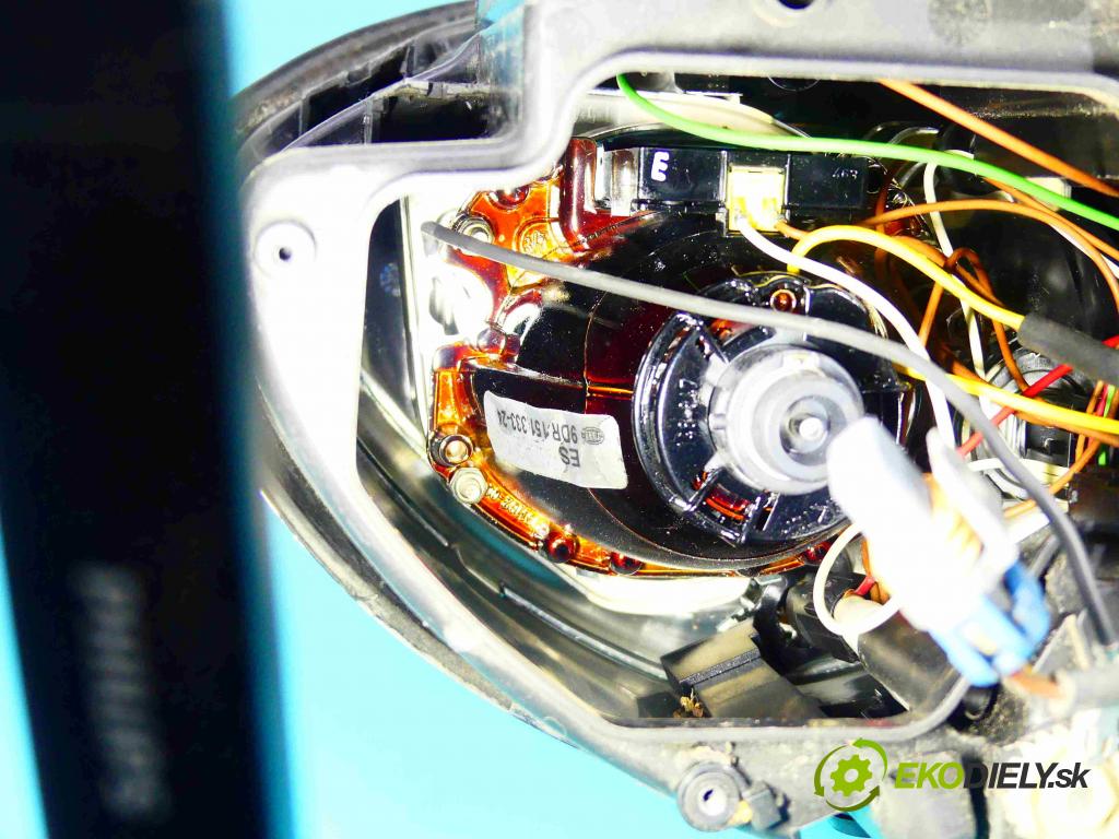 Lancia Thesis 2.4 170 HP automatic 125 kW 2446 cm3 4- Reflektor: pravý  (Pravé)