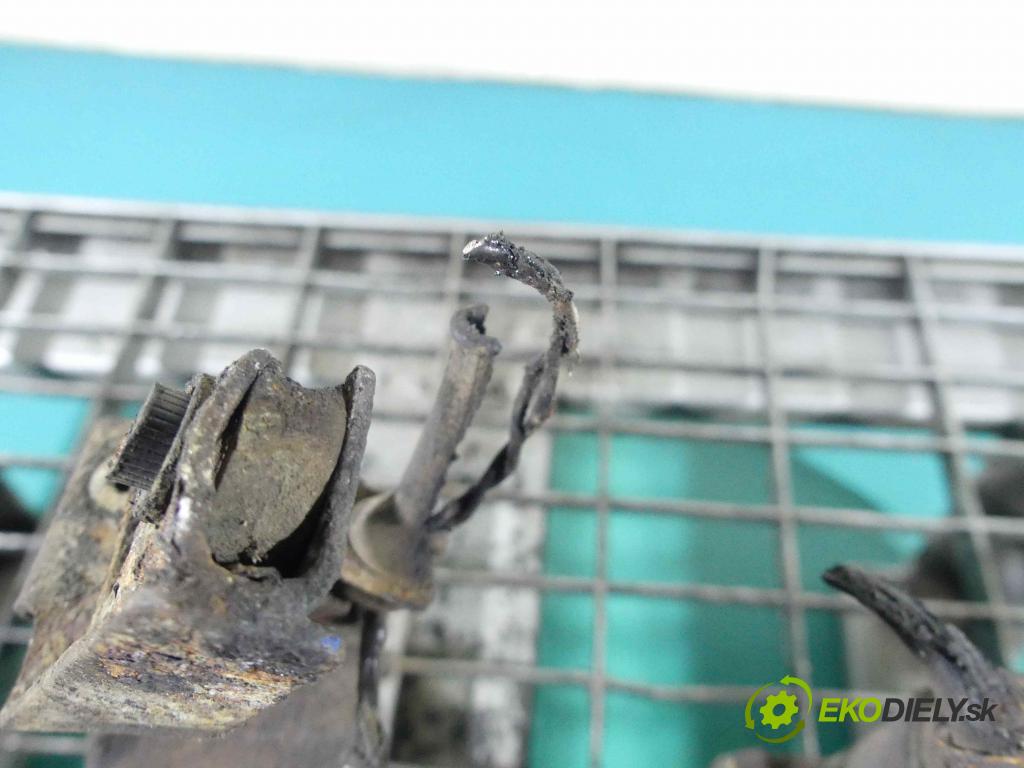 Opel Movano II 2003-2010 2.5 dci 114 HP manual 84 kW 2463 cm3 5- náboj ľavé  (Náboje)