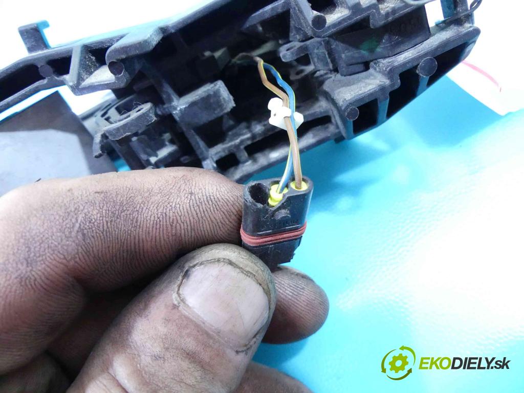 Mercedes CLK II C209 2002-2009 2,2.0 cdi 150 HP automatic 110 kW 2148 cm3 2- rukoväť predné ľavé mimo:  (Vonkajšie predné ľavé)