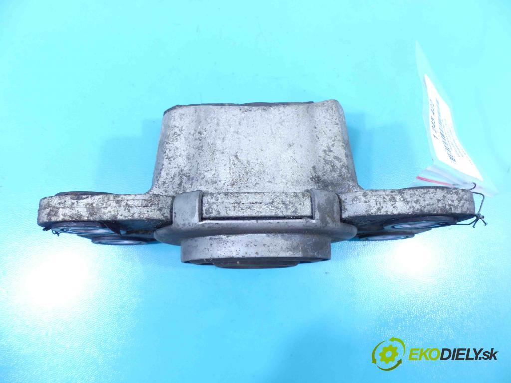 Volvo V60 I 2010-2018 2.4 D5 181KM automatic 133 kW 2400 cm3 5- airbag motora  (Držiaky motora)