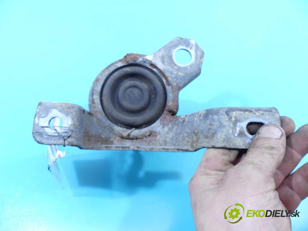 Volvo V60 I 2010-2018 2.4 D5 181KM automatic 133 kW 2400 cm3 5- airbag motora  (Držiaky motora)