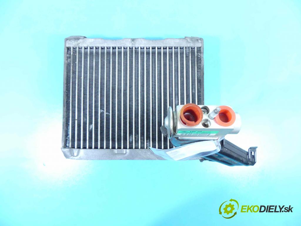 Volvo V60 I 2010-2018 2.4 D5 181KM automatic 133 kW 2400 cm3 5- radiator 7036866 (Radiátory kúrenia)