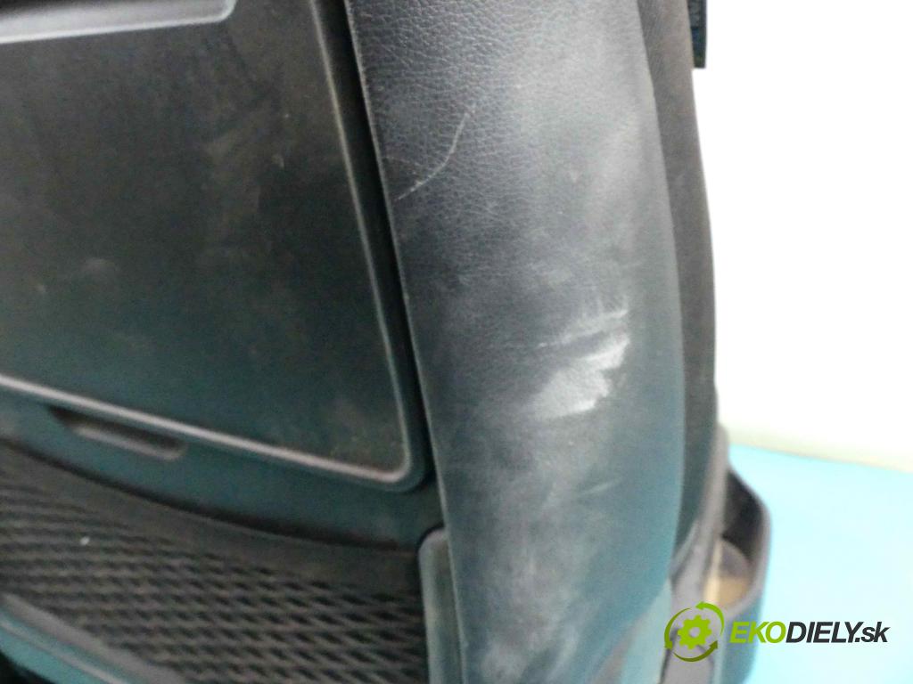 Kia Carens IV 2013-2019 1.7 crdi 141 HP automatic 104 kW 1685 cm3 5- Sedačka pravý  (Sedačky, sedadlá)